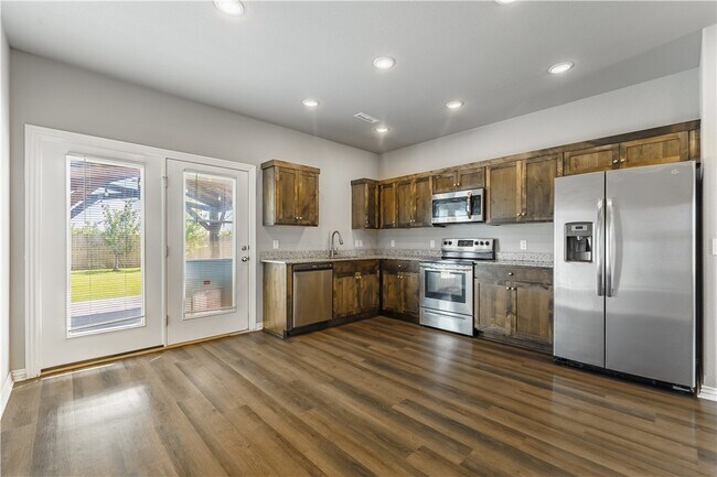 Photo - 241 Williams ct