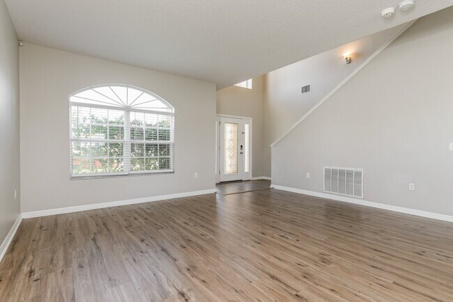 349 Aldershot Ct