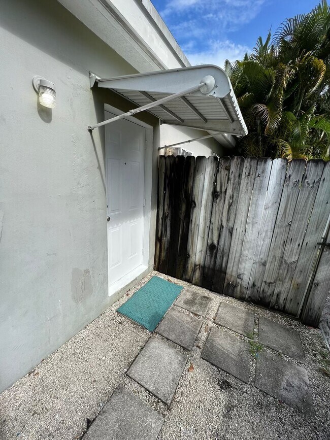 Photo - 1212 NE 11th St Unit Vlad 954.588.6672