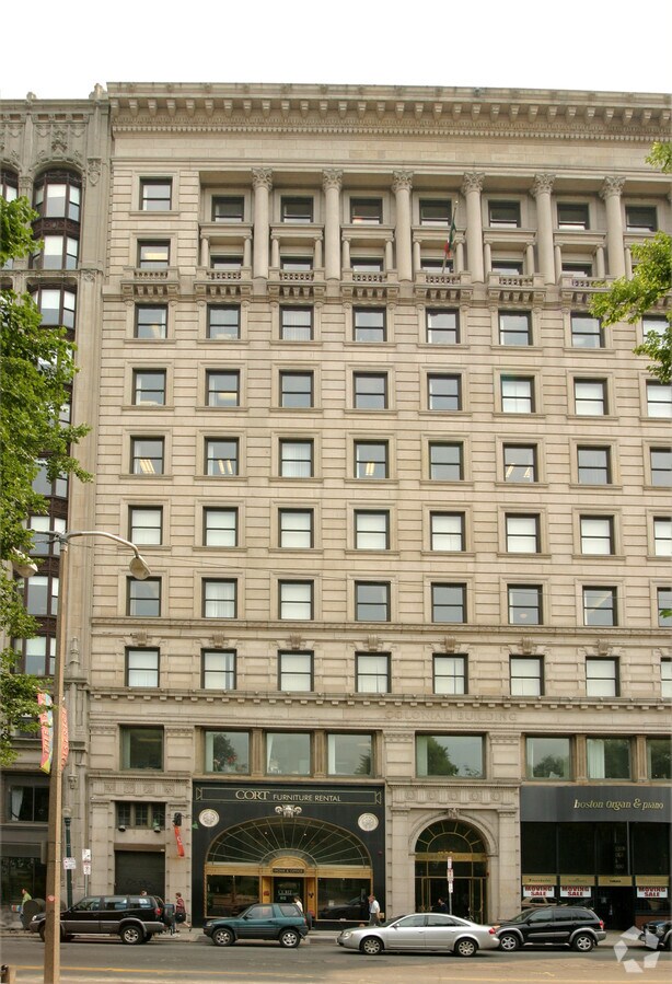 Photo - Emerson Colonial Residence Hall