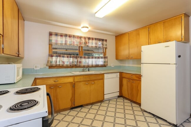 Photo - 2408 Lake Dr