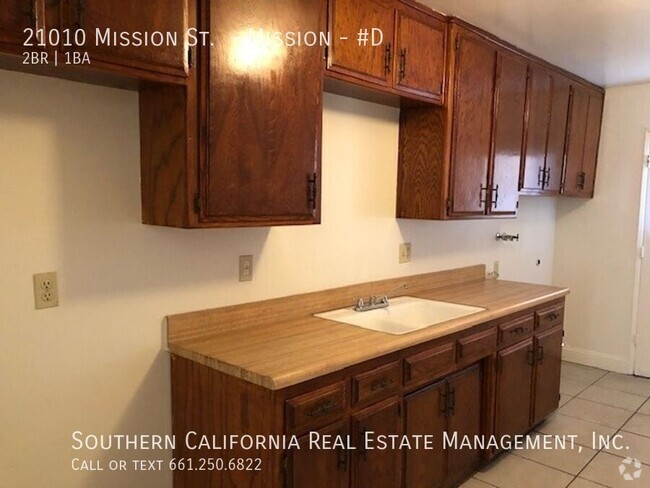 Building Photo - 2 Bedroom in the heart of Tehachapi Unit #D Rental