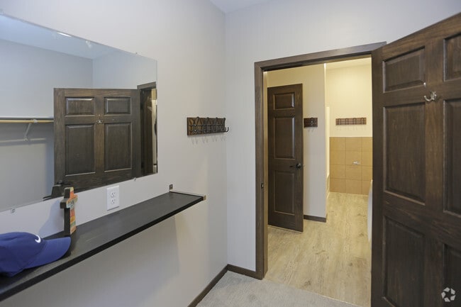 1BR, 1BA - 692 SF
