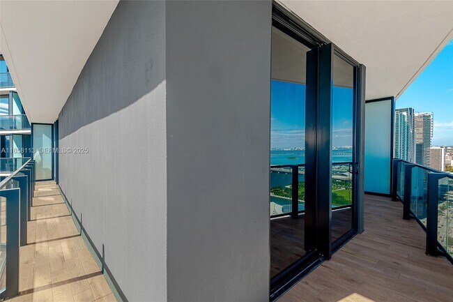 Photo - 398 NE 5th St Unidad 3711