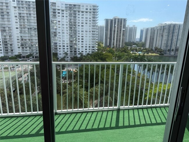 Photo - 2801 NE 183rd St Unit 912W