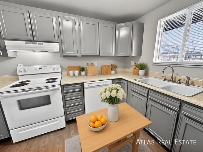 Photo - 461 El Paso Blvd Unit E