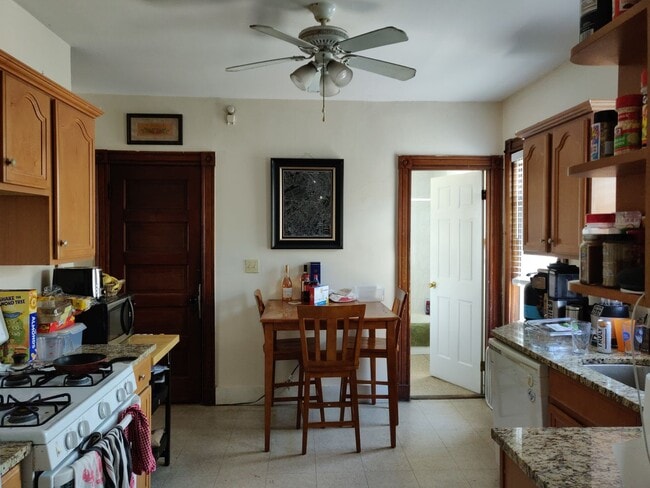 Building Photo - 39 Porter St Unit 3