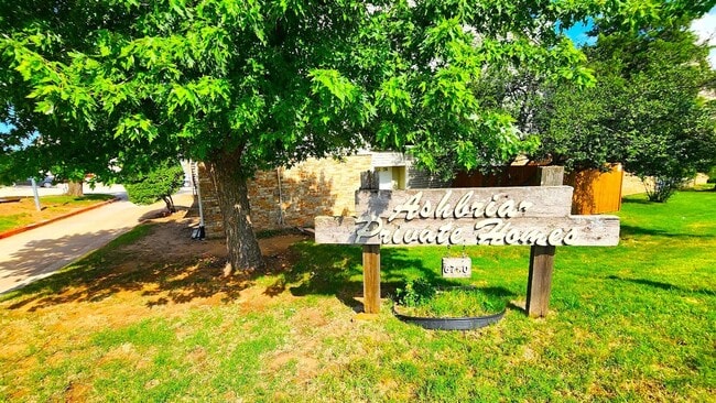 Photo - 6704 N Meridian Ave