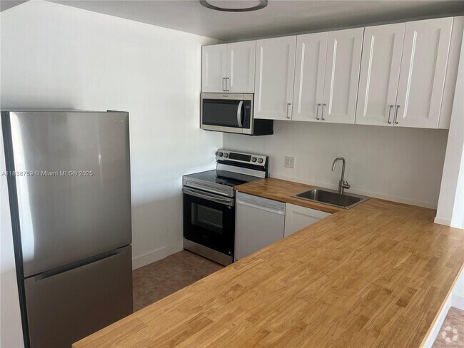 Building Photo - 1455 N Treasure Dr Unit 5B Rental