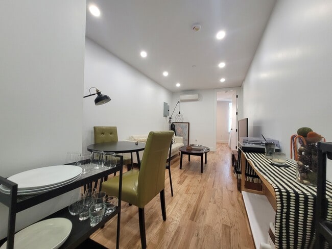 Photo - 18-65-65 Putnam Ave Unit 3B