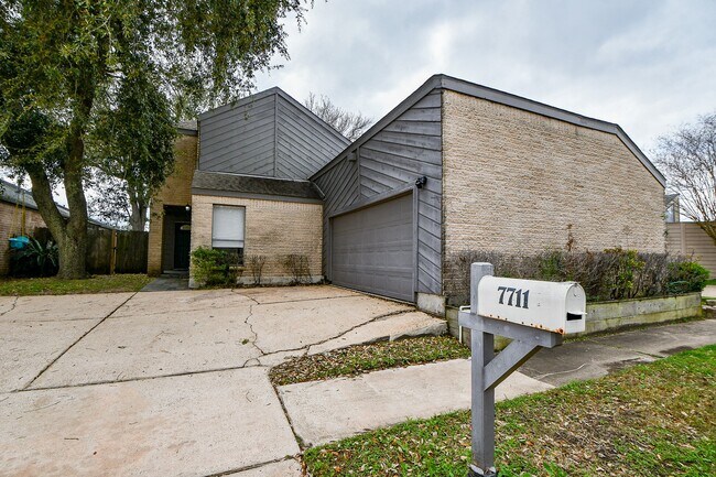 Photo - 7711 Hopewell Ln