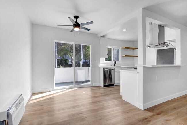 Photo - 8534-8538 Colgate