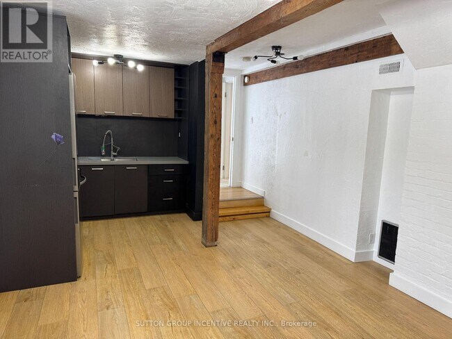 Photo - 233 Ellerslie Ave