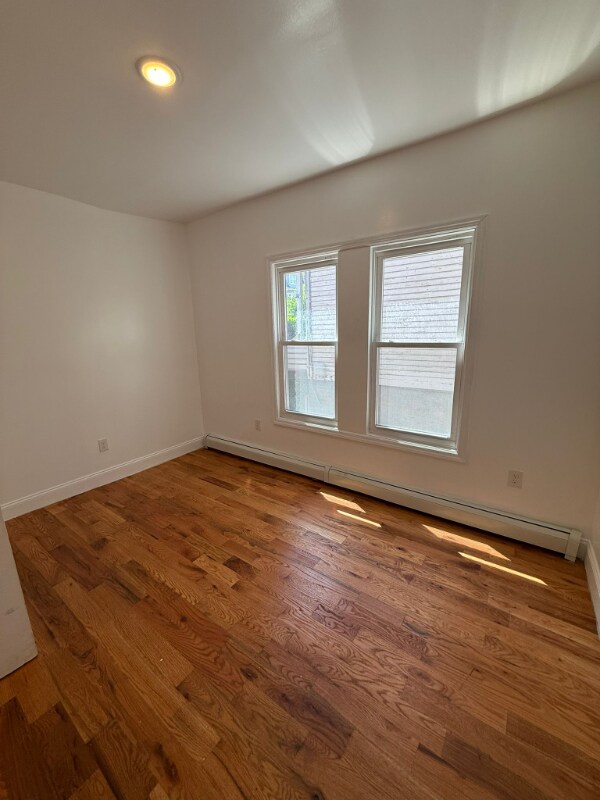 Building Photo - 35 William St Rental