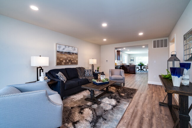 Photo - 108 Eastown Dr