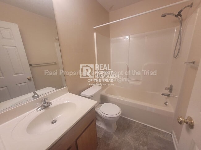 Photo - 153 Westmont Dr