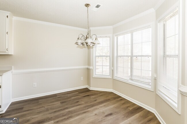 Photo - 1915 Portwest Way