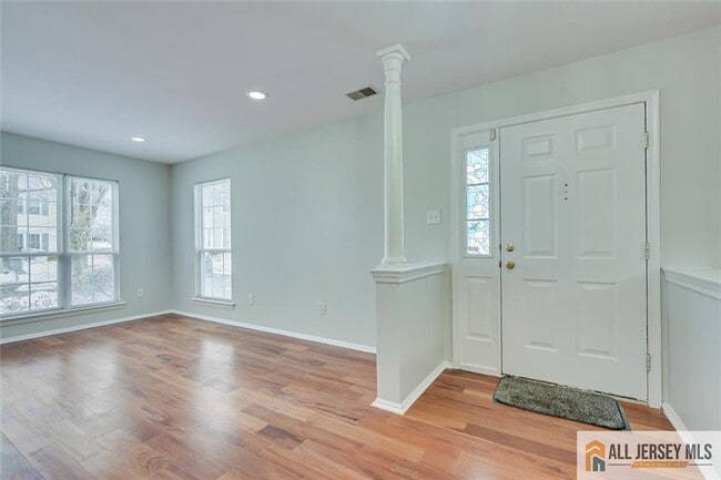 Photo - 401 Pheasant Run