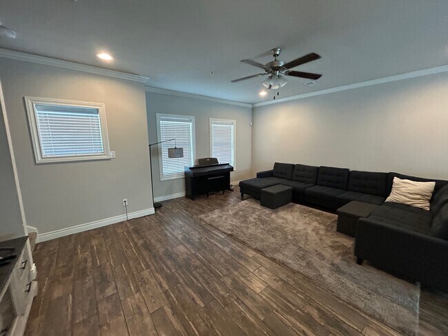 Photo - 632 Clay St