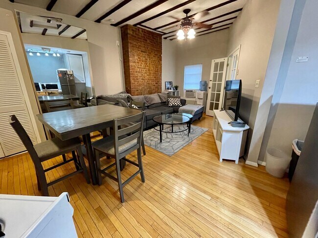 Photo - 352 Varick St Unidad Varick St