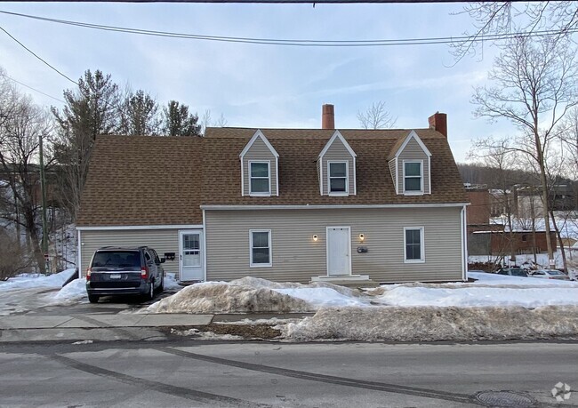 Building Photo - 38. W. University Street Unit A Rental