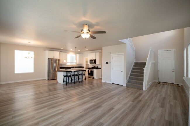 4172 E Tivon Ln