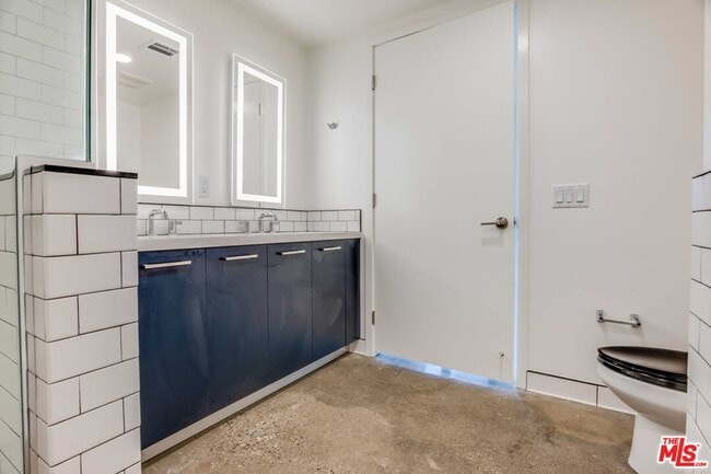 Photo - 1250 N Fairfax Ave Unit 406