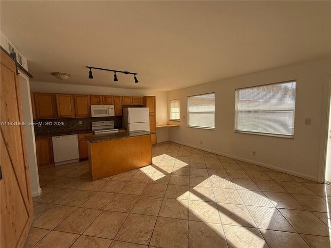 Building Photo - 4051 NE 13th Ave