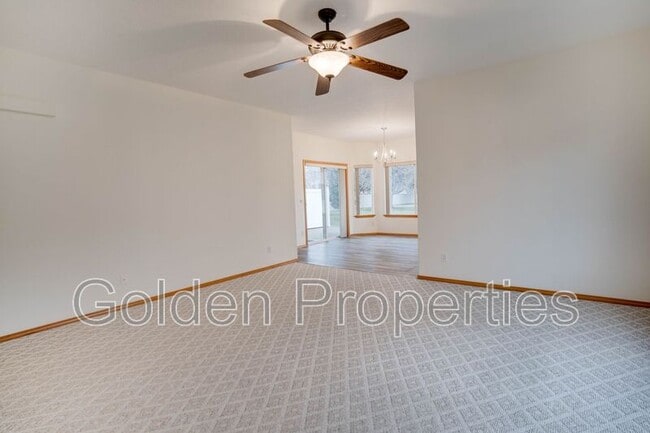 Photo - 503 Whitewater Ln