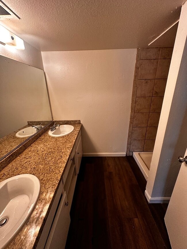 Building Photo - 6004 Hill Dale Ct Unit B Rental