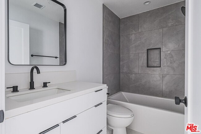 Photo - 11814 1/2 Gilmore St