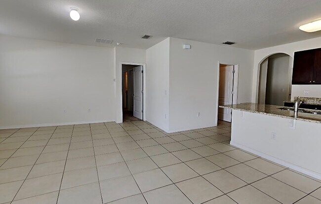 Photo - 320 Aberdeen Dr