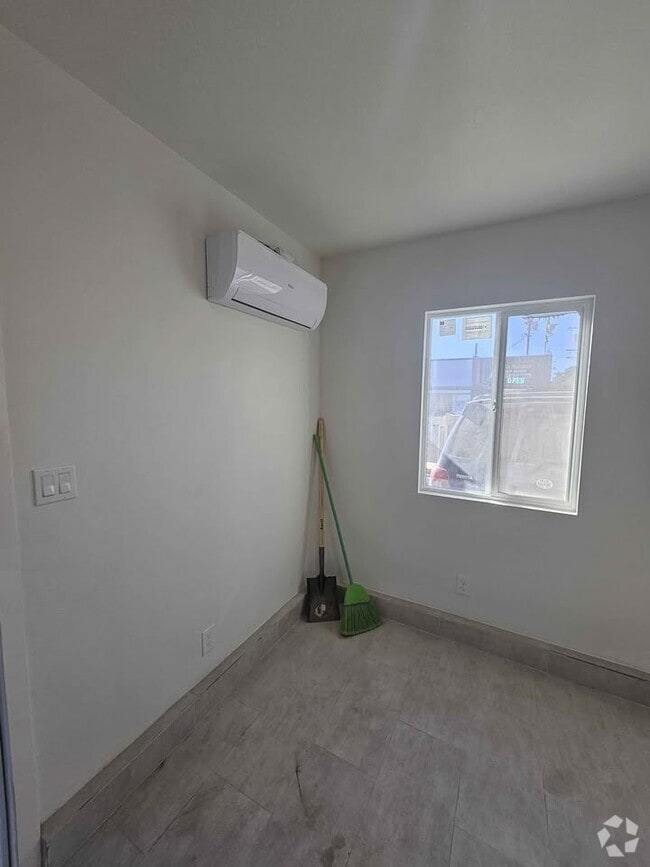 Building Photo - 1359 W 59th Pl Unit 59th ADU Rental