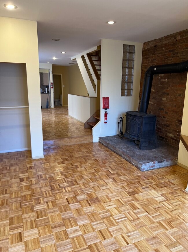 Photo - 3015 Belgrade St