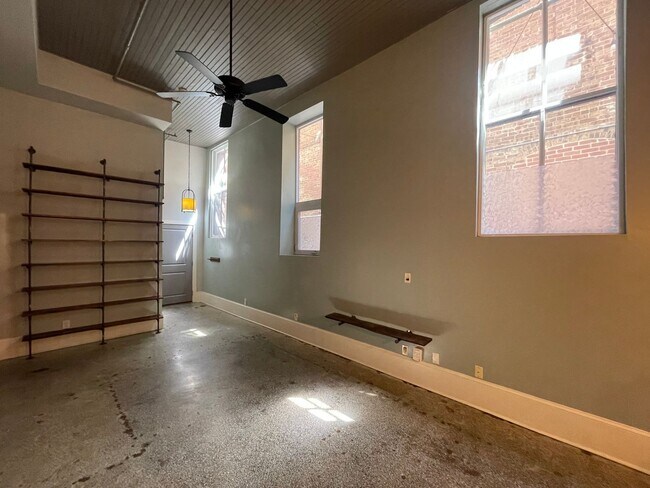 Photo - 553 Cherry St