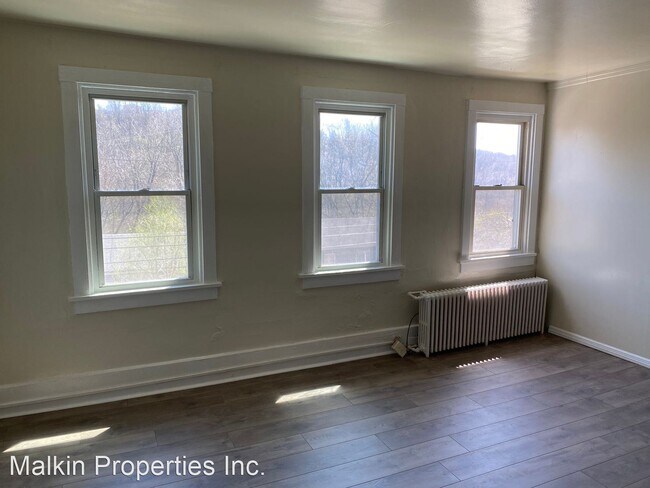 Photo - 3 br, 1 bath House - 565 McMasters Ave