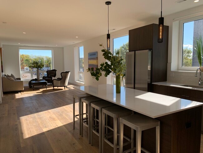 Photo - 2806 W Henderson St Unidad 3