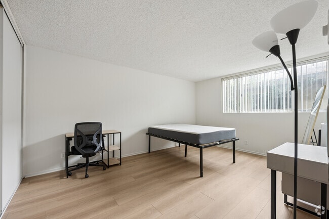 1 habitación, 2 baños - unidad 203-650 pies cuadrados - Dormitorio - Mardette Apartments