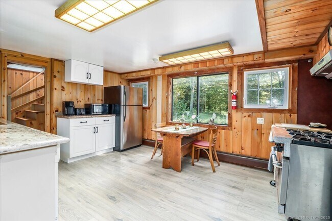Photo - 155 Squash Hollow Rd