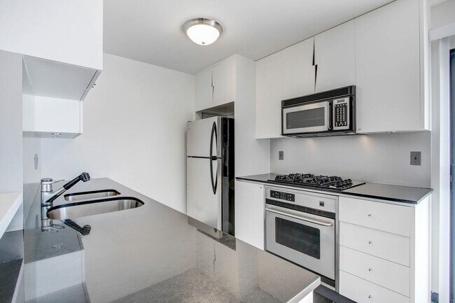 Photo - 117 Pacific St. in Sant Monica - 1 block to the beach and Main St!