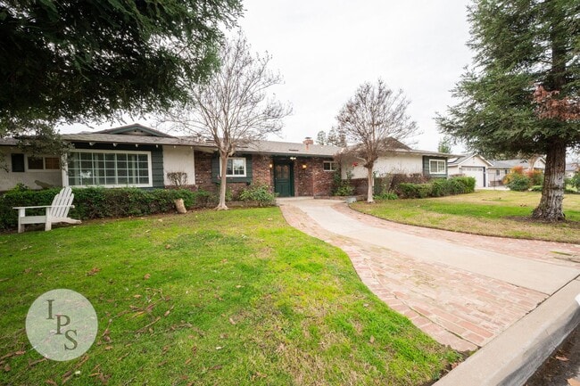 Photo - Fig Garden area Large Home, 4BR/3BA, Pool - Lots of Amenities!