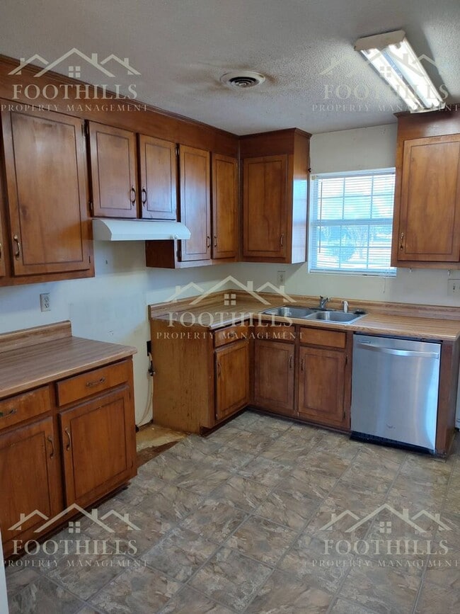 Photo - 105 Teakwood Dr