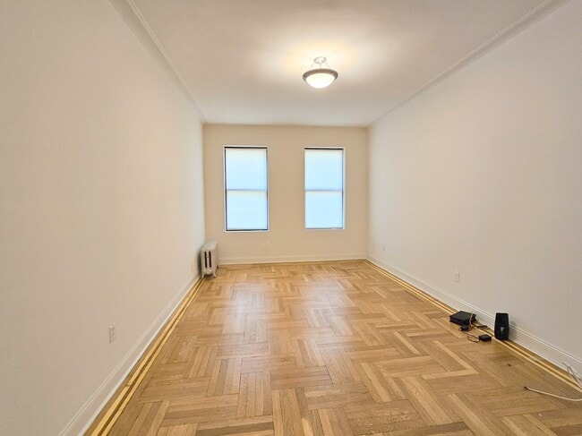 Building Photo - 664 W 163rd St Rental