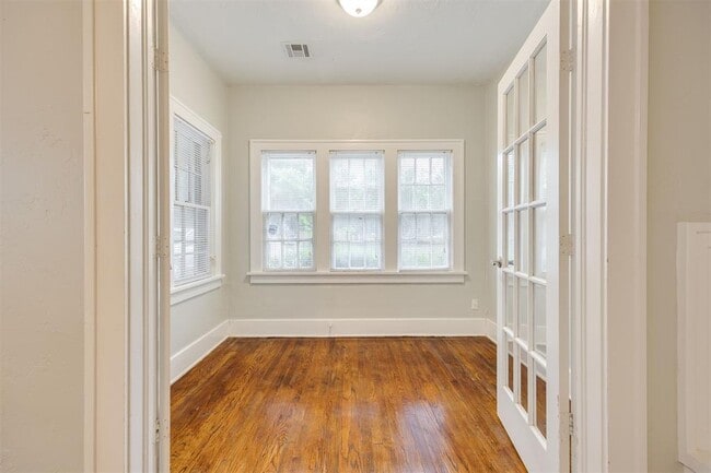 Photo - 2611 N Shartel Ave