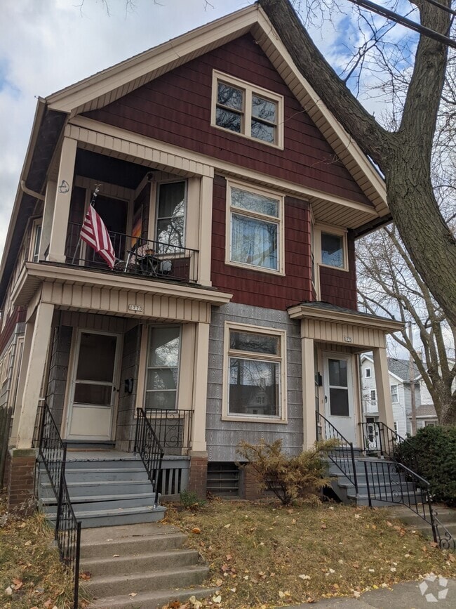 Building Photo - 1775 N Astor St Rental