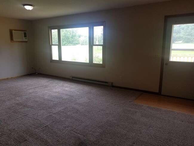 Photo - 75 Willow St SE