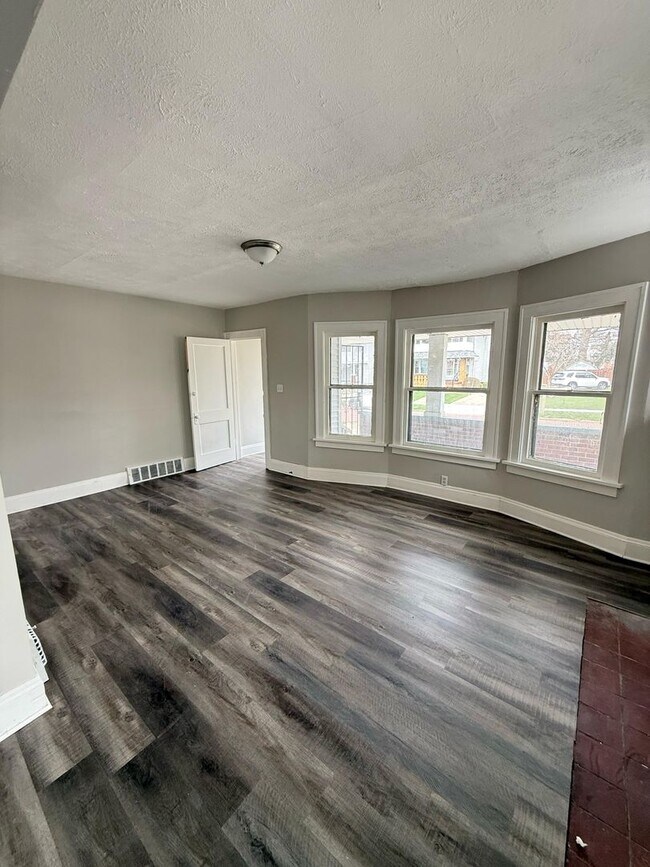 Photo - 1754 Algonac Rd Unit Lower