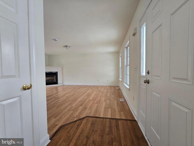 Photo - 271 Ashton Ct