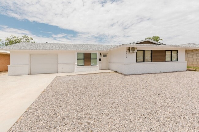 Newly Renovated 3 Bedroom 2 Bath Home - Newly Renovated 3 Bedroom 2 Bath Home