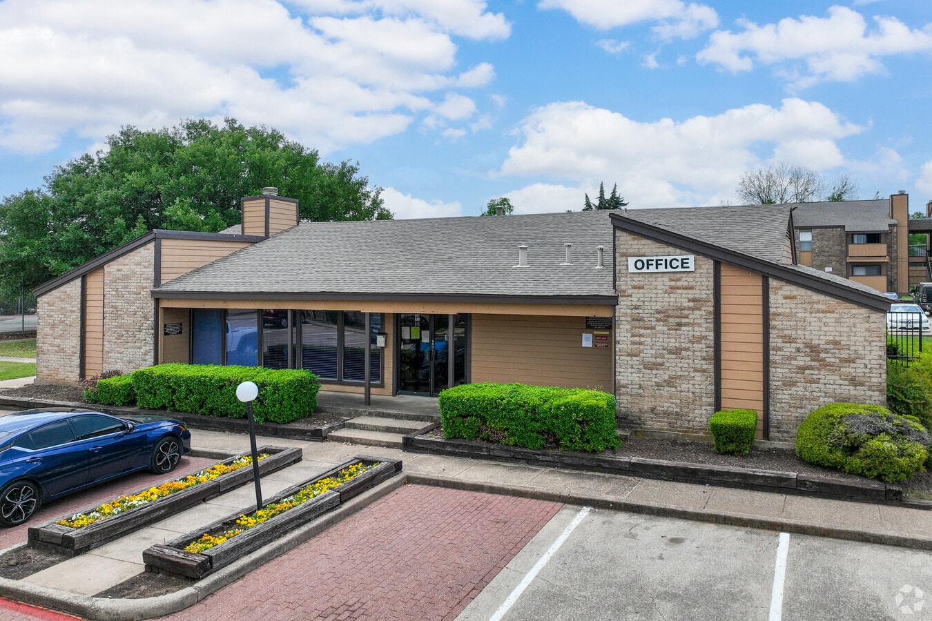 Entrance - Railridge Apartments